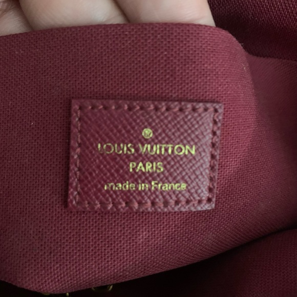 Louis Vuitton crossbody clutch. Strap detachable. Burgundy color interior. - Picture 7 of 7